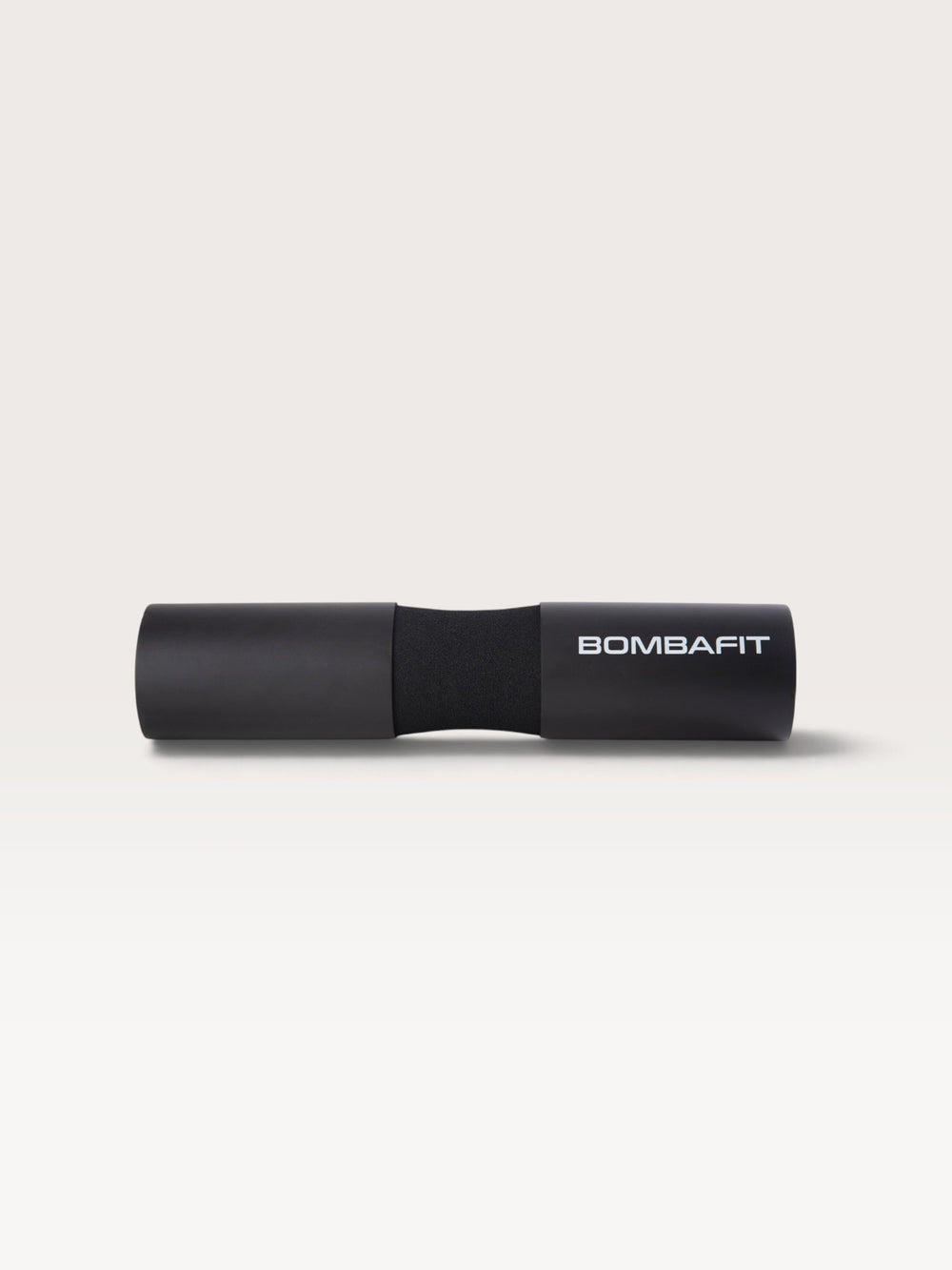 Bilanciere imbottito Bombafit nero per squat, realizzato in schiuma densa per il massimo comfort durante l'allenamento.